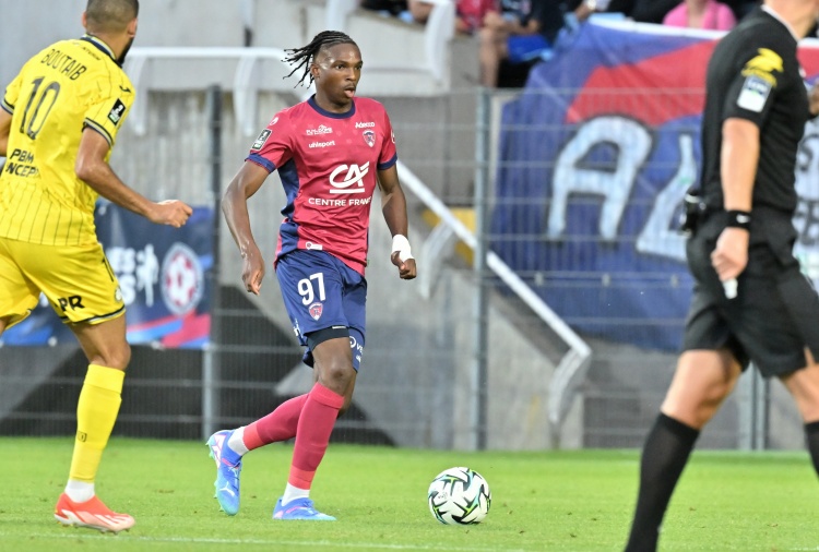 kaiyun-想一起分钱！法媒：雷恩主帅贝耶索要雅凯、梅特转会分成遭拒