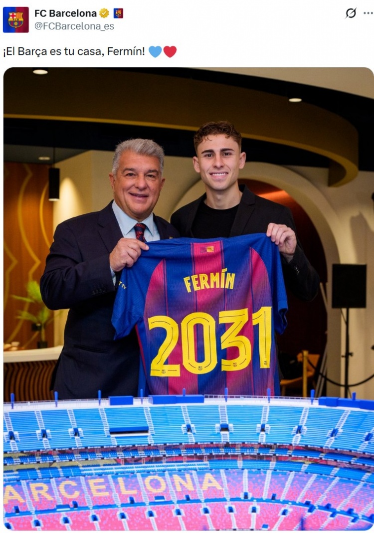 开云首页-续约完成！巴萨官推晒费尔明与拉波尔塔合照，手持2031号码球衣