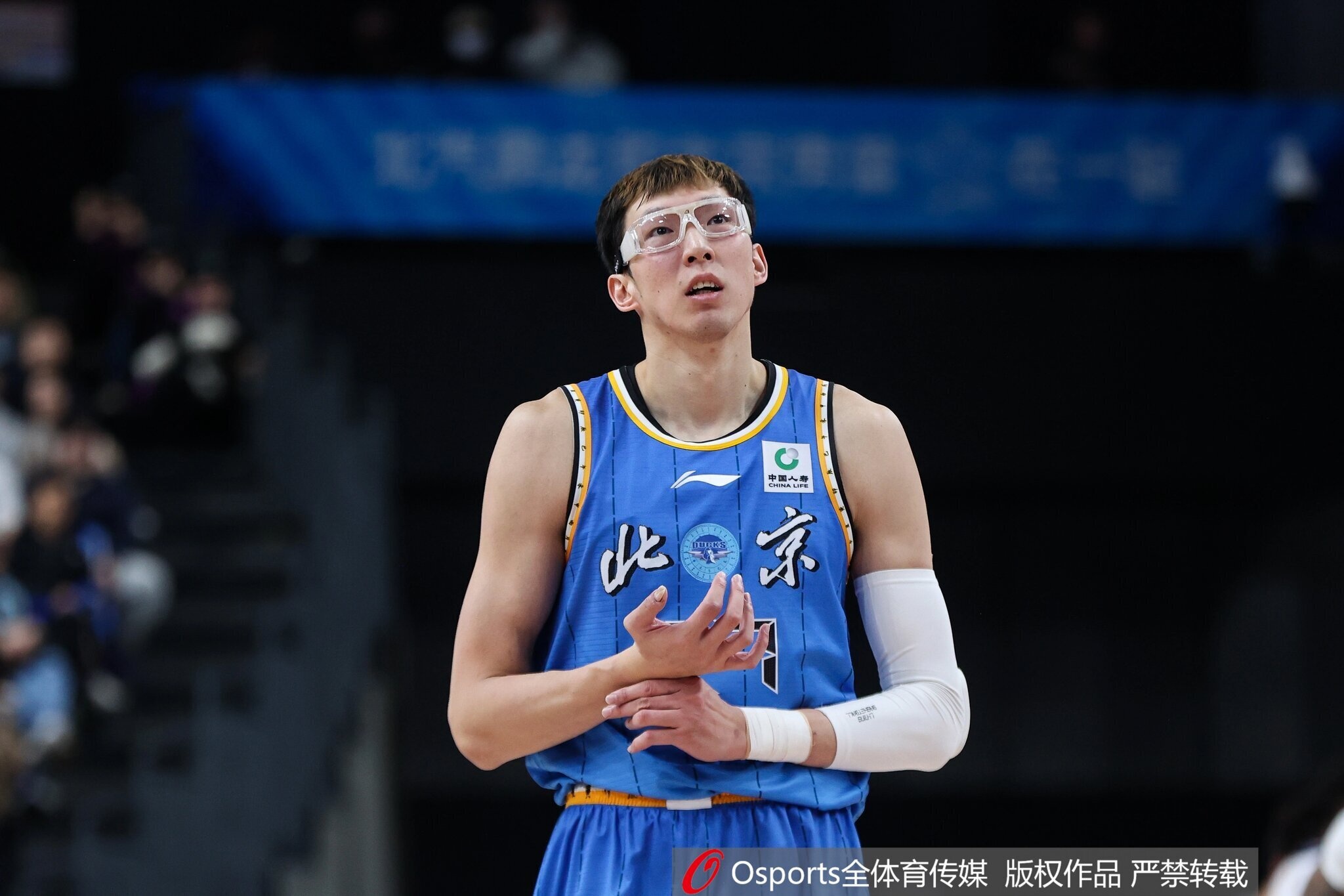 kaiyun-表现平平！周琦9中4拿到10分9板  罚球4中2